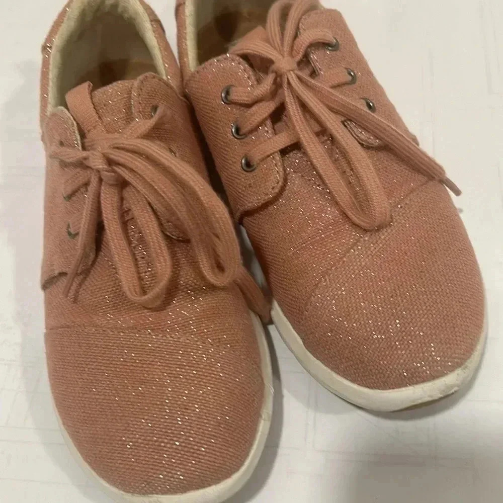 Toms - Picture 7 of 7